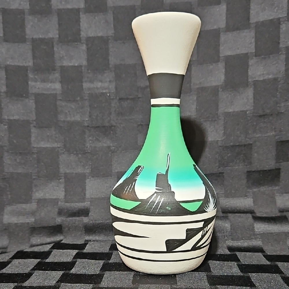 Vintage Handcrafted & Signed Art Pottery Native American Navajo Diné Vase